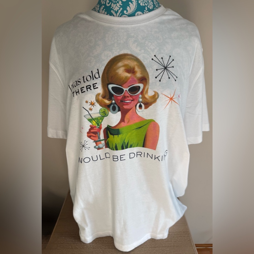 Vintage-Style White Graphic Short Sleeve Tee - Retro Cocktail Print